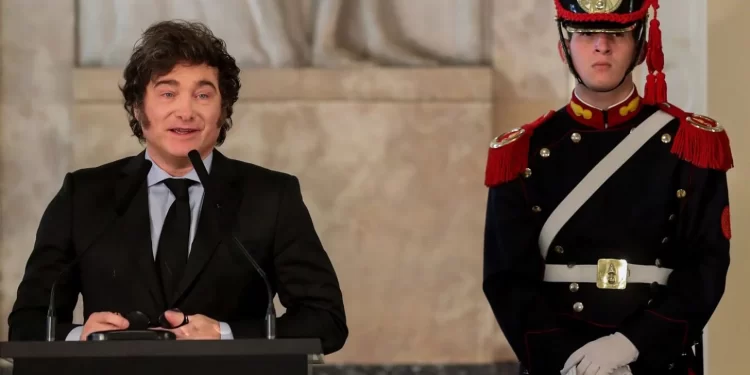 Con tono conciliador, Javier Milei anunció la creación de un Consejo de Mayo para discutir las reformas y prometió bajar impuestos