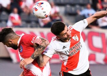 Con un golazo de Lescano, Argentinos le dio otro golpazo a un flojo River