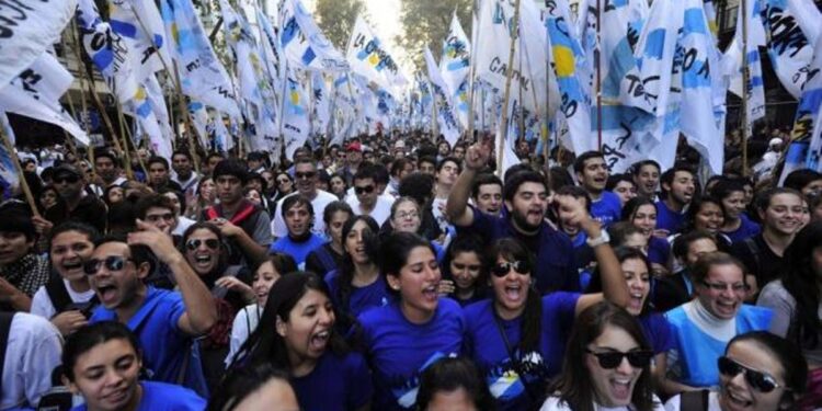 La Cámpora tuvo que crear un protocolo para sancionar los abusos contra mujeres y echó a 30 militantes