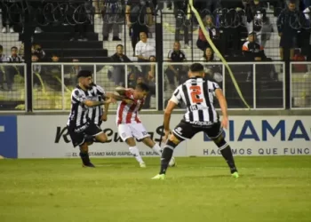 For Ever sigue sin levantar cabeza: derrota ante San Martín de Tucumán y la racha negativa se extiende