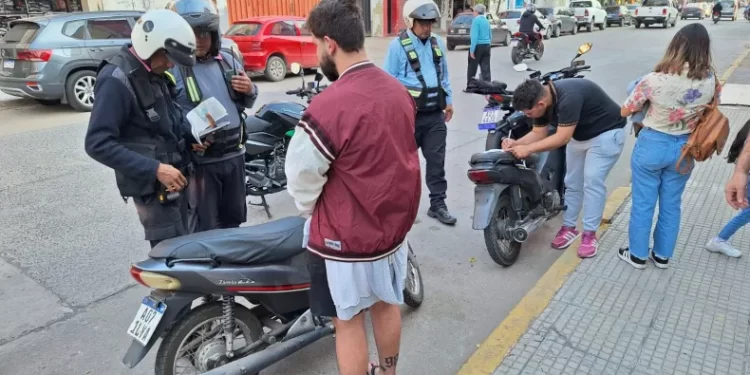 Secuestran varias motos por falta de uso de casco