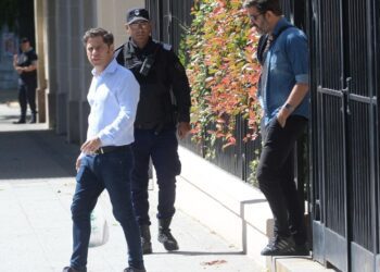 Kicillof reunió a intendentes alineados y sube a Macri en la pelea con Milei