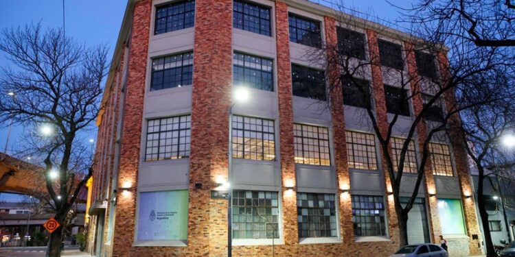 El Gobierno puso a la venta el edificio donde estaba el Ministerio de las Mujeres