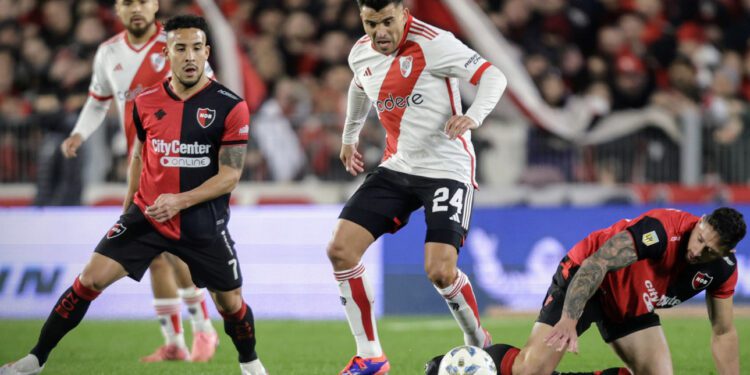 En el debut del Huevo Acuña, River empató sin goles ante Newell’s y quedó lejos de la punta