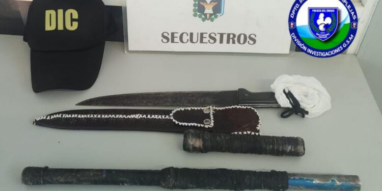 DETIENEN A DOS PERSONAS POR HERIR A DOS HERMANOS: SECUESTRAN ARMA DE FUEGO Y UN ARMA BLANCA.