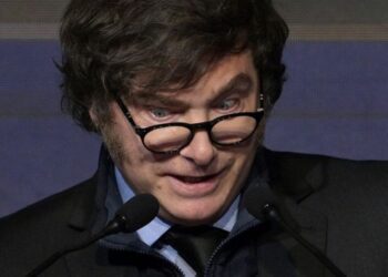 Javier Milei enfrenta la impaciencia de los gobernadores y un desafío crítico con la reforma jubilatoria