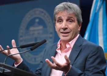 La inflación se redujo al 4% mensual: en qué invertir para ganarle
