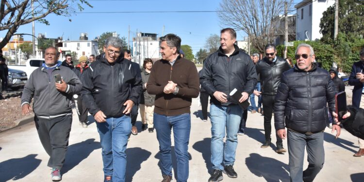 Zdero impulsa obras de pavimento: 80 % de avance en barrios de Resistencia