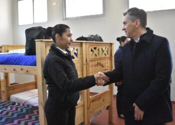 EL GOBERNADOR ZDERO DIO LA BIENVENIDA HOY A LOS 400 FUTUROS AGENTES QUE INICIAN SU FORMACIÓN EN LA ESCUELA DE POLICÍA.