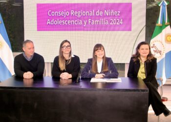 CON LA FIRMA DEL ACTA FUNDACIONAL, SE CONFORMÓ LA REGIÓN METROPOLITANA DEL CONSEJO PROVINCIAL DE NIÑEZ, ADOLESCENCIA Y FAMILIA