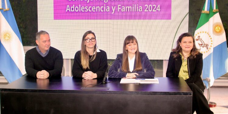 CON LA FIRMA DEL ACTA FUNDACIONAL, SE CONFORMÓ LA REGIÓN METROPOLITANA DEL CONSEJO PROVINCIAL DE NIÑEZ, ADOLESCENCIA Y FAMILIA
