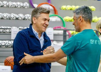 Los 36 centros de Educación Física recibieron elementos para la práctica de deportes