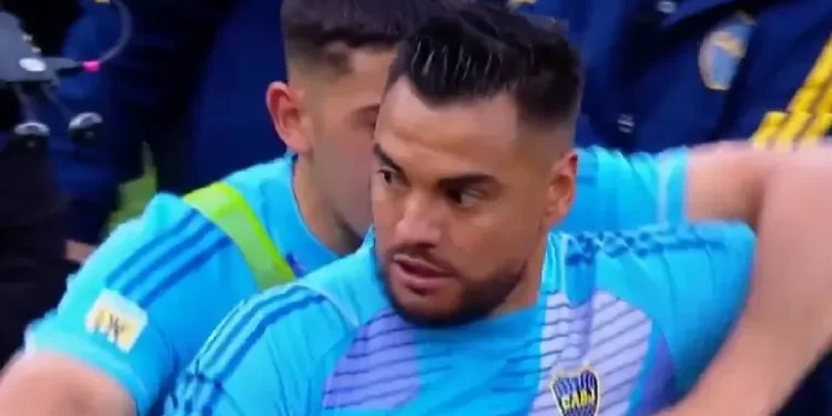 La dirigencia de Boca analiza una sanción para Chiquito Romero tras su altercado con los hinchas en el Superclásico