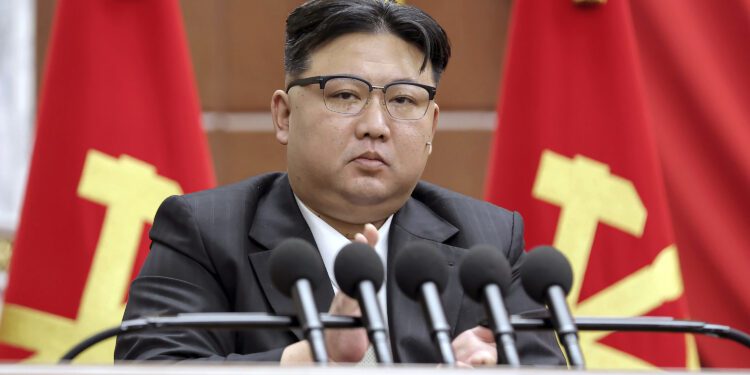 Kim Jong-un visitó instalaciones militares en Corea del Norte antes del aniversario del régimen