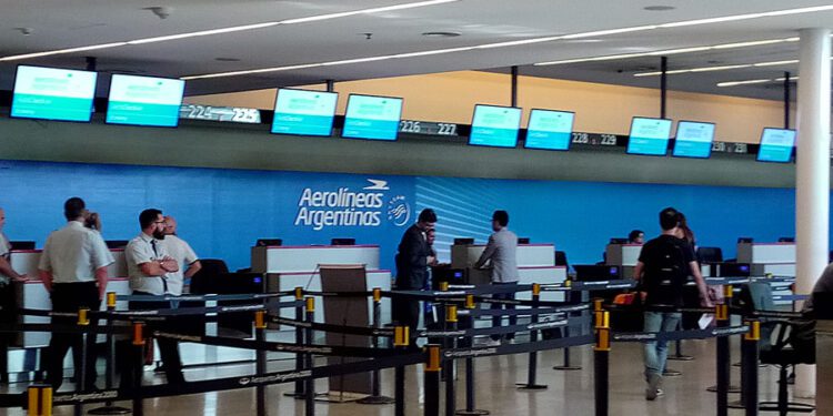 Gremios aeronáuticos endurecen medidas de fuerza tras fallida negociación con Aerolíneas Argentinas