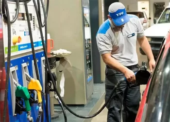 YPF baja un 3% el precio de los combustibles por la caída internacional del crudo