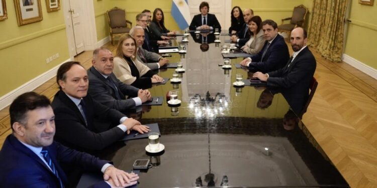 Milei excluyó a Karina de una reunión de senadores con Villarruel y Bullrich