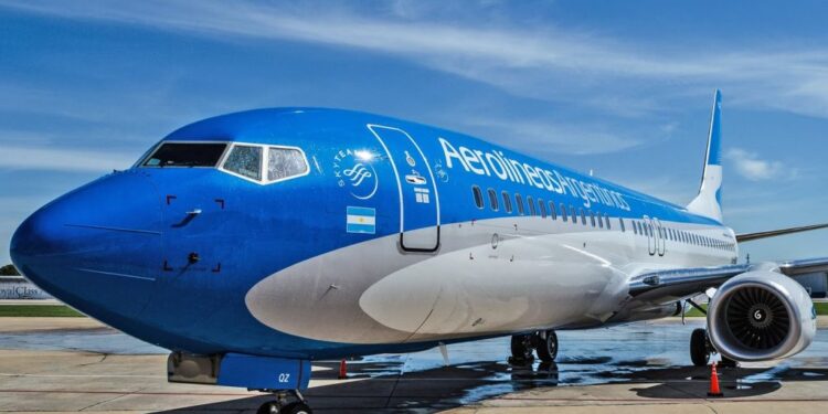 Milei declarará a la empresa Aerolíneas Argentinas sujeta a privatización