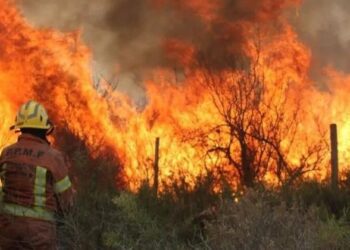Incendios en Córdoba: tres focos activos y expectativa por la llegada de lluvias