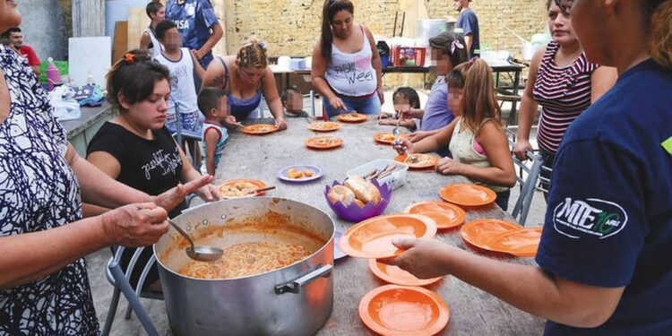 El Gobierno auditará a comedores piqueteros: investigan desvío de alimentos y falta de control