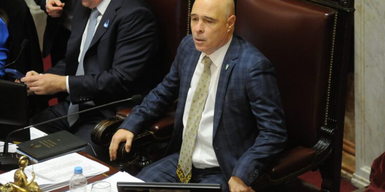 La confesión de un senador de La Libertad Avanza reavivó la polémica por la cantidad de asesores.