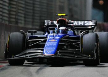 Franco Colapinto Brilla en Singapur y Recibe Elogios de Checo Pérez tras Intensa Batalla