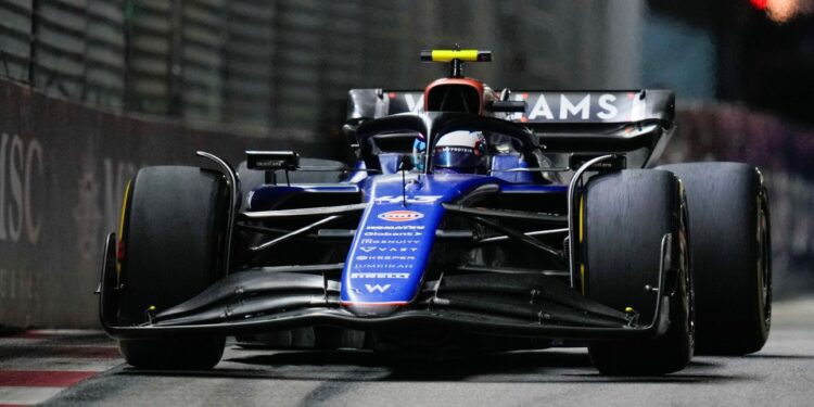 Franco Colapinto Brilla en Singapur y Recibe Elogios de Checo Pérez tras Intensa Batalla