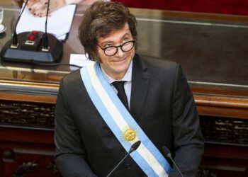 Milei les pidió a las provincias un ajuste fiscal de U$S 60.000 millones