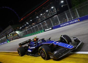 Franco Colapinto Brilla en Singapur y Recibe Elogios de Checo Pérez tras Intensa Batalla