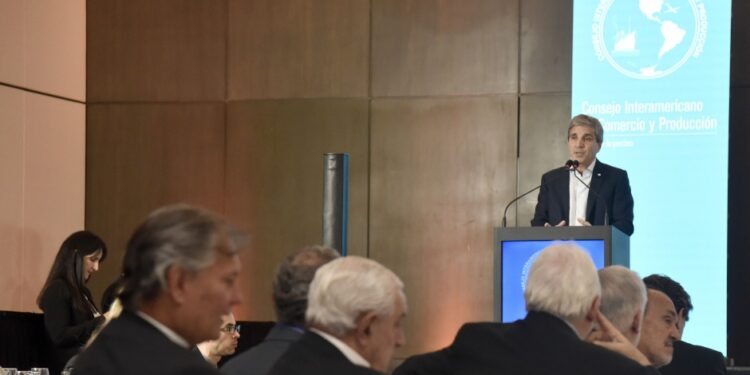 Estiman que la inflación núcleo puede caer al 2.6%, muy cerca de la meta de Milei para abrir el cepo