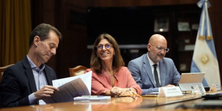 Misrahi les mandó un mail a los directores para avisar que sigue en la AFIP