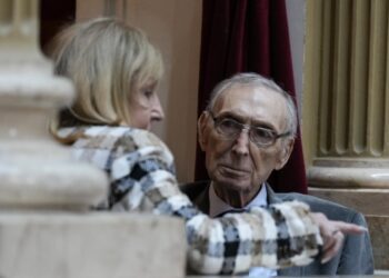 El padre de Milei entre los interesados en quedarse con Mercedes Benz argentina
