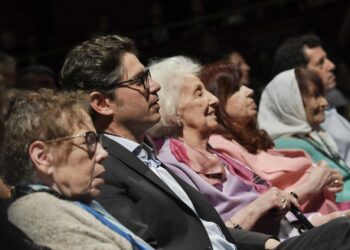 Frío encuentro entre Cristina y Kicillof en un acto de Abuelas de Plaza de Mayo