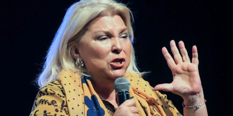 Reapareció Elisa Carrió y llamó “roedor” a Javier Milei