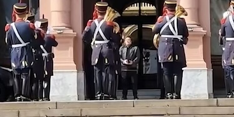 Javier Milei celebra su cumpleaños con un emotivo homenaje en la Casa Rosada
