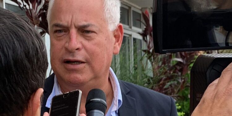 ”VAMOS A BUSCAR ALTERNATIVAS PARA ATENDER LA DEMANDA DE LA EMERGENCIA PORQUE NO VAN A DOBLEGAR AL GOBIERNO DE LEANDRO ZDERO” DIJO EL MINISTRO DOMÍNGUEZ