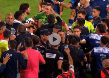 Escándalo en el final de Independiente Rivadavia-River: empujones y golpes entre los planteles en el campo y el vestuario