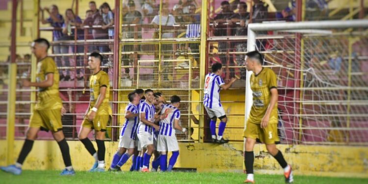 Independiente de Tirol goleó y ascendió a la Primera «A» tras vencer a Güiraldes