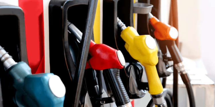 En medio de los aumentos, la venta de combustible lleva ocho meses consecutivos de caída