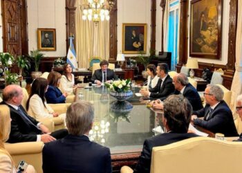 El Gobierno suspende la mesa legislativa y prevé retomarla tras las sesiones extraordinarias