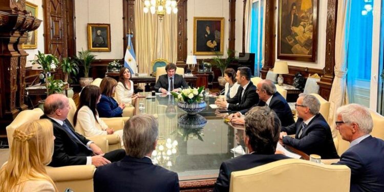 El Gobierno suspende la mesa legislativa y prevé retomarla tras las sesiones extraordinarias