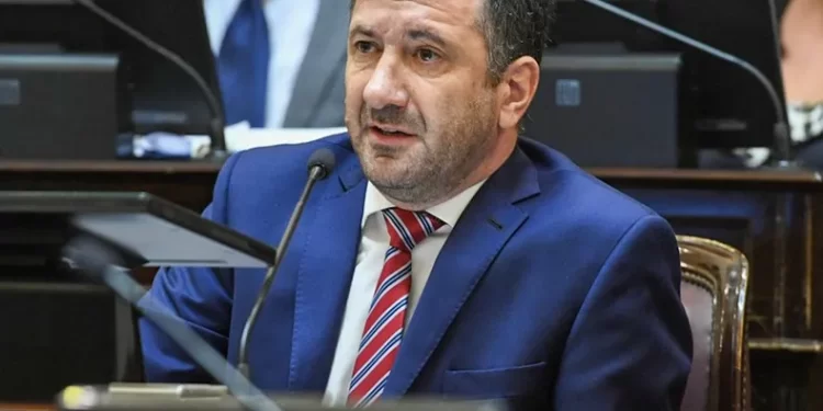 Senador Edgardo Kueider retenido en Paraguay por llevar más de USD 200 mil en efectivo