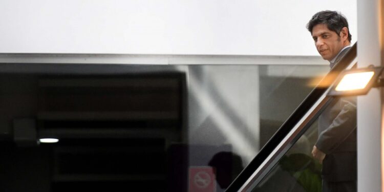 Kicillof junta a unos 40 intendentes en Gesell para empujar el desdoblamiento de la elección