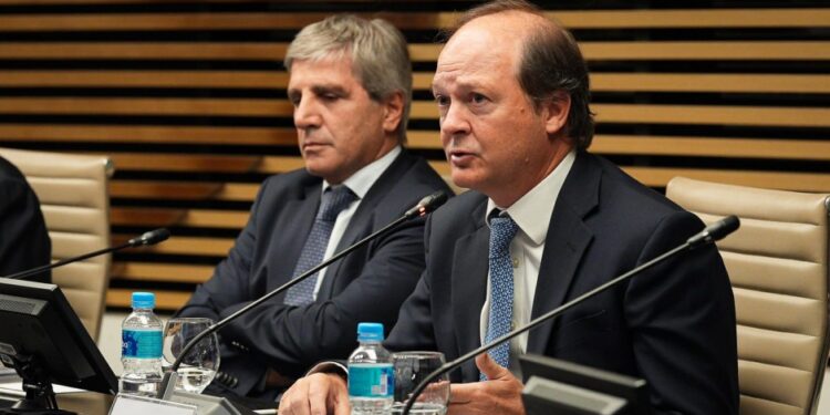 Caputo pasó de celebrar la «histórica» exportación de gas a Brasil, a importarlo de Chile y Bolivia