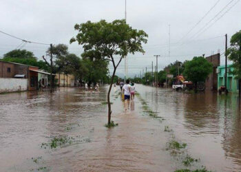 Un fuerte temporal azotó a Termas de Río Hondo: gran parte de la ciudad santiagueña quedó bajo el agua