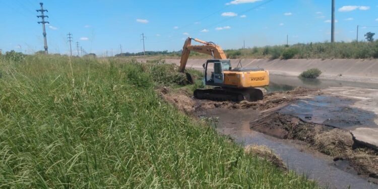 CANAL SOBERANÍA NACIONAL: EL GOBIERNO PROVINCIAL MEJORA EL DRENAJE URBANO DE UN IMPORTANTE SECTOR DE LA CAPITAL CHAQUEÑA