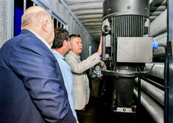 EL GOBERNADOR ZDERO INAUGURÓ LA PLANTA DE ÓSMOSIS INVERSA EN CORONEL DU GRATY