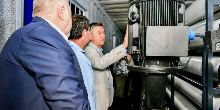 EL GOBERNADOR ZDERO INAUGURÓ LA PLANTA DE ÓSMOSIS INVERSA EN CORONEL DU GRATY