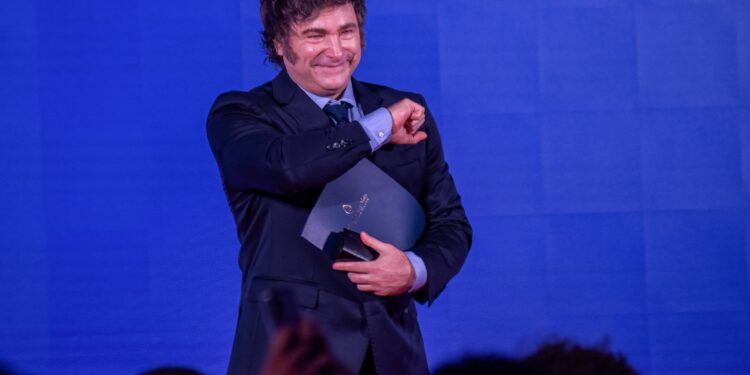 Con un decreto, el Gobierno oficializó la baja temporal de retenciones al campo y la eliminación para las economías regionales