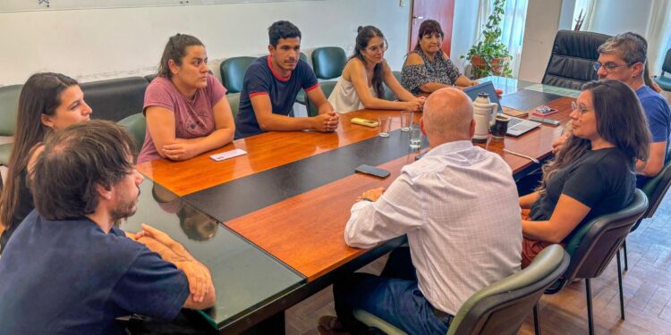 ACUERDO ENTRE EL MINISTERIO DE PRODUCCIÓN Y EL ICCTI PERMITIRÁ QUE PASANTES UNIVERSITARIOS SE SUMEN AL PROGRAMA AVICHACO